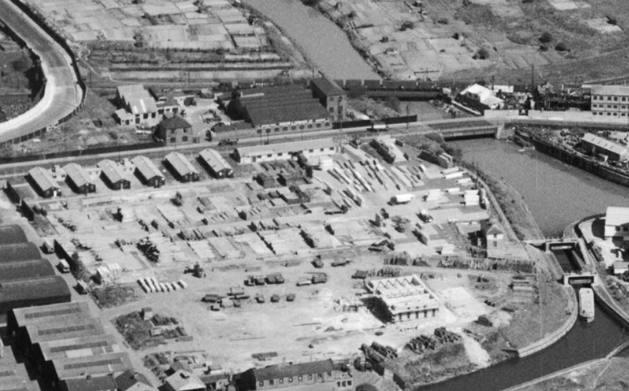 Mandeville Place 1946, with possible prisoner huts in top LH corner