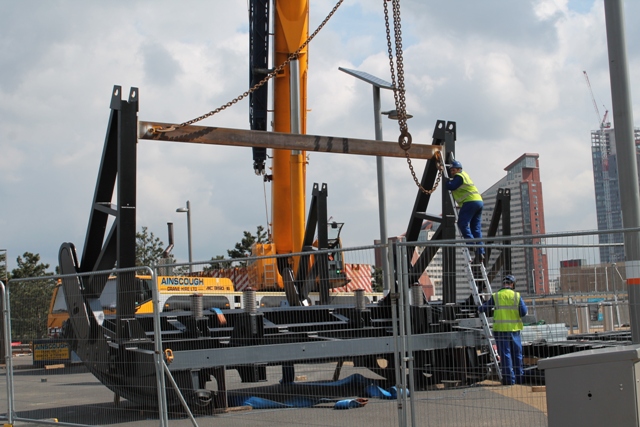 Attaching the chains at the Podium level