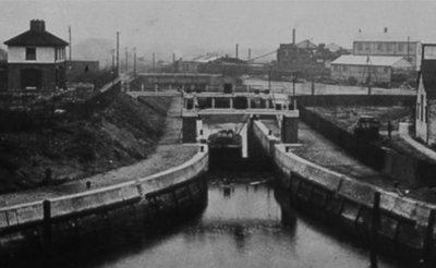 At Carpenters Road Lock