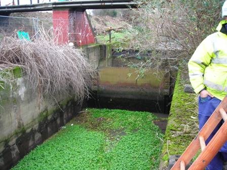 Passing through Carpenters Road Lock